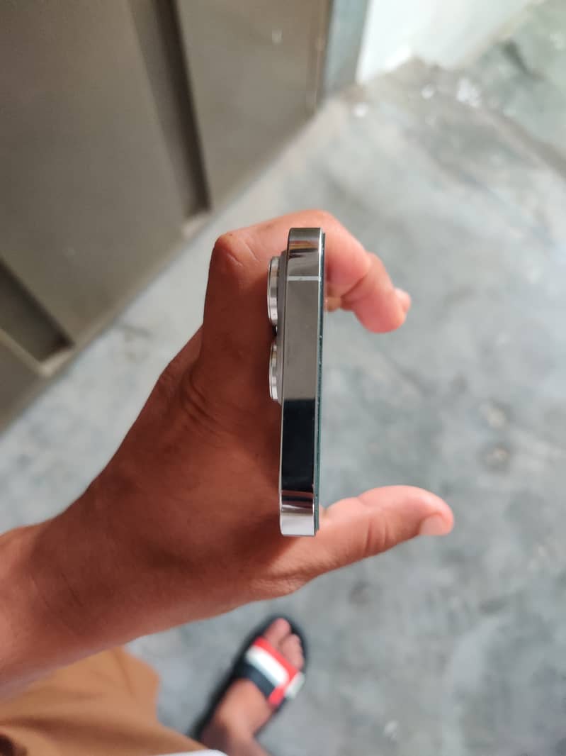 Apple iPhone 14 Pro 0