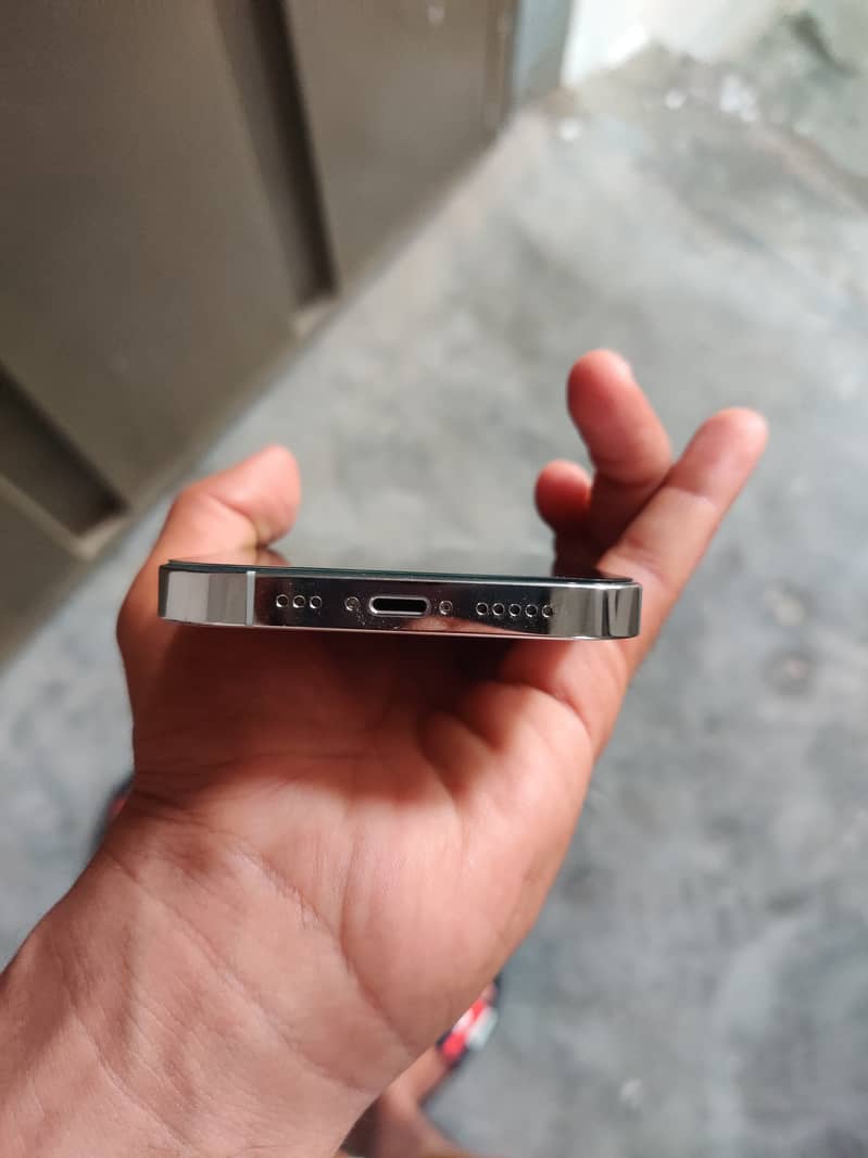 Apple iPhone 14 Pro 2