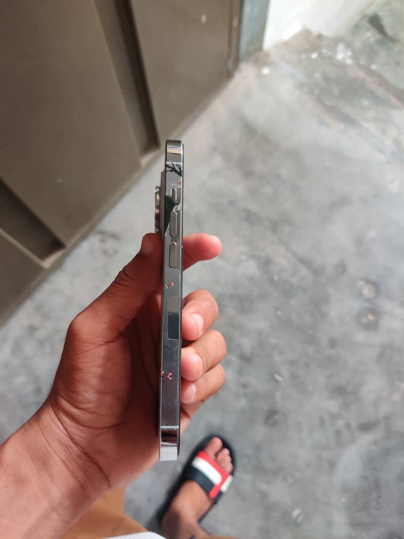 Apple iPhone 14 Pro 4