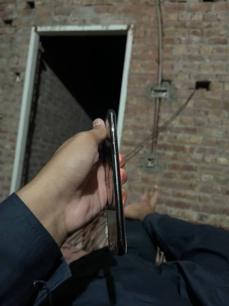 Apple iPhone XS 1