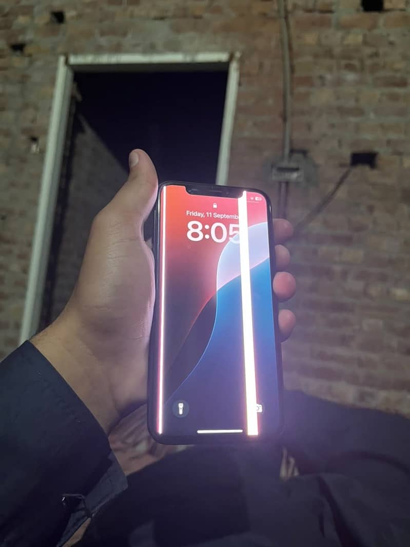 Apple iPhone XS 4