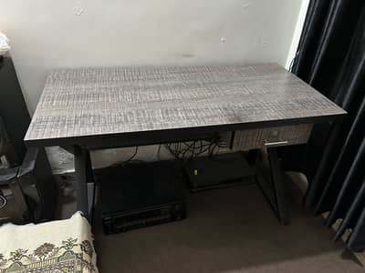 New tabel for sale
