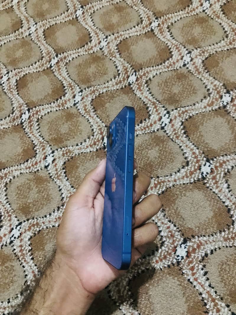 Apple iPhone 13 1
