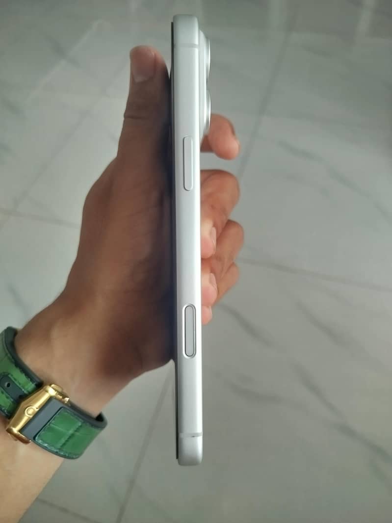 Apple iPhone 17 Pro Max 4