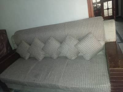Elegant 5 seater sofa set with  cushions in good condition