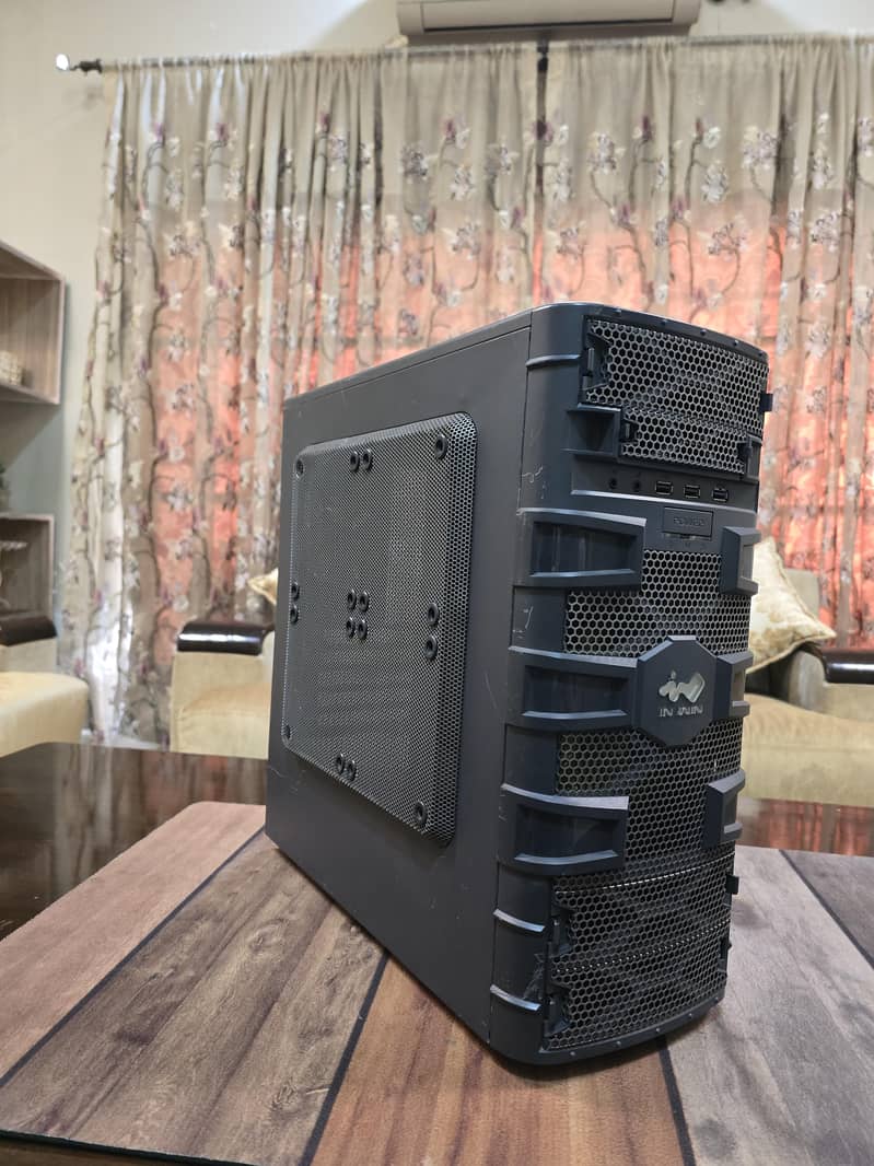 In Win Gaming PC Case (Mid Tower) 0