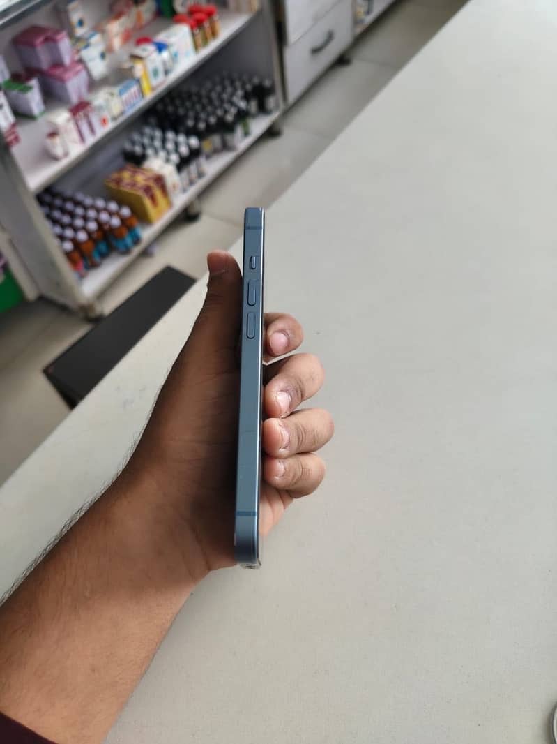 Apple iPhone 14 4