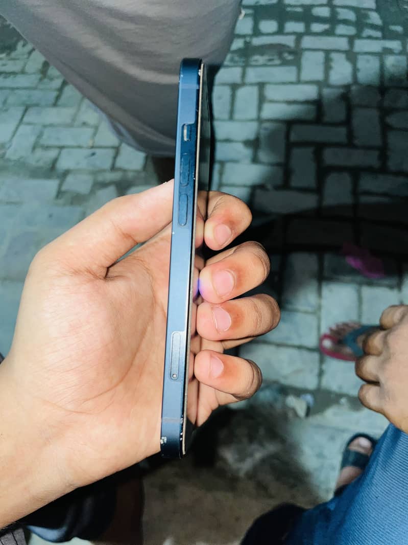 Apple iPhone 13 2