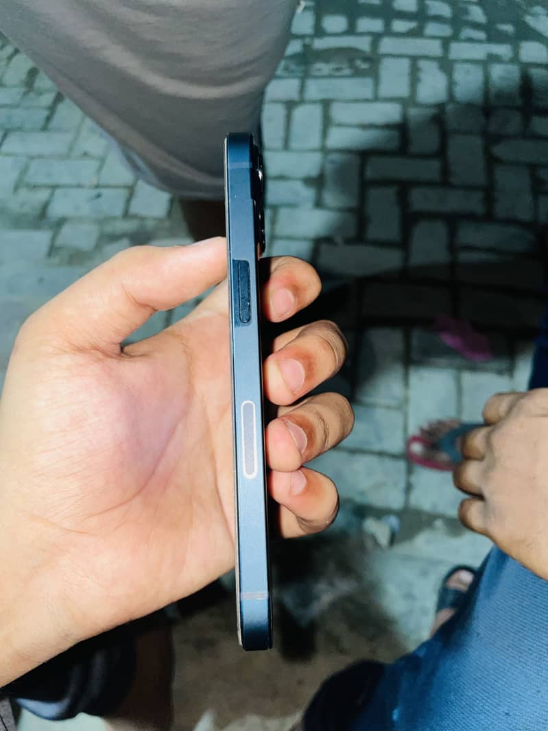 Apple iPhone 13 5