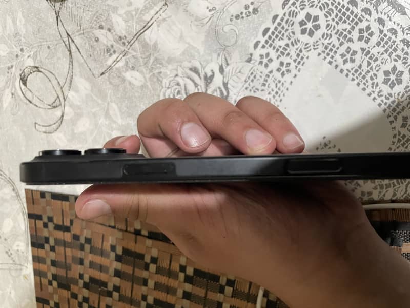 Apple iPhone 16 Pro Max 1