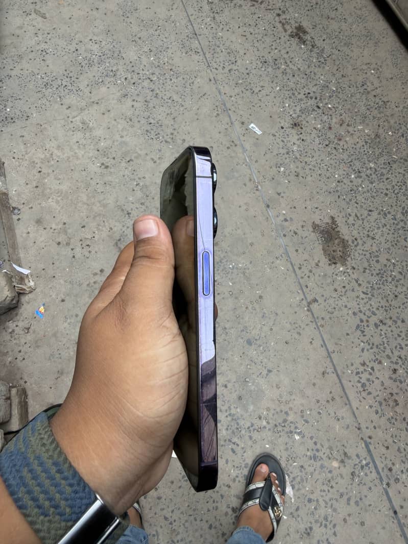 Apple iPhone 14 Pro 1