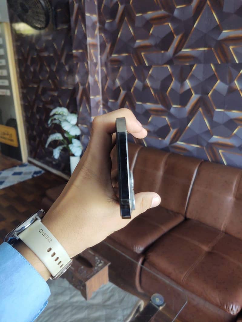 iPhone 12 Pro Max 2