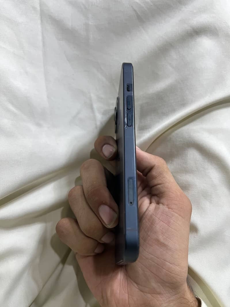 Apple iPhone 13 6