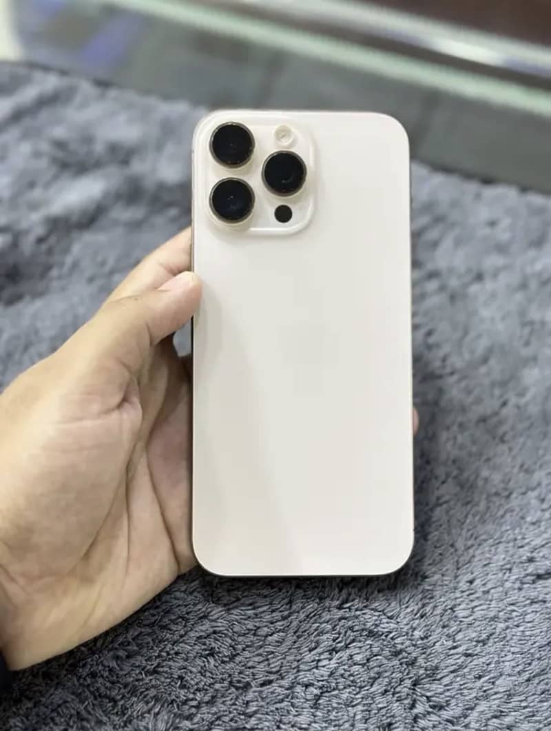 Apple iPhone 16 Pro Max 0
