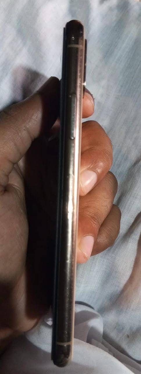 Apple iPhone XS 3