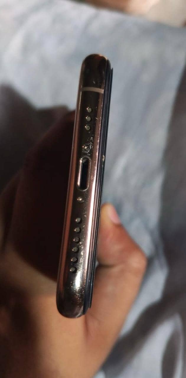 Apple iPhone XS 5