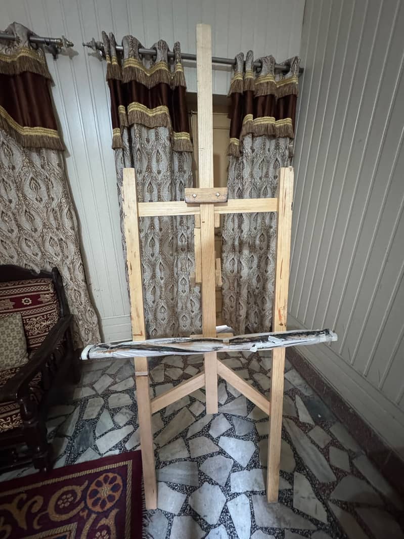 Canvas Stand 1