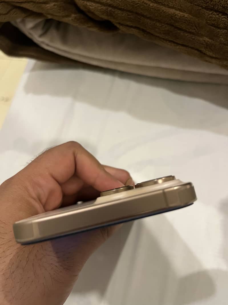 Apple iPhone 16 Pro Max 1