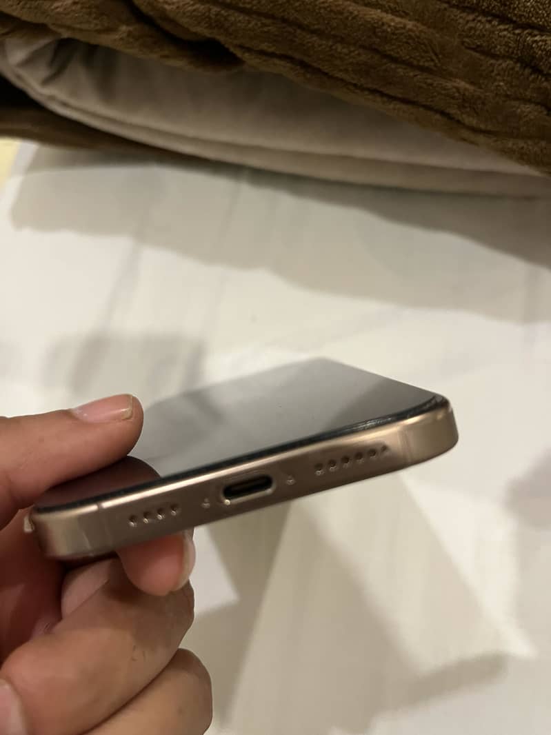 Apple iPhone 16 Pro Max 6