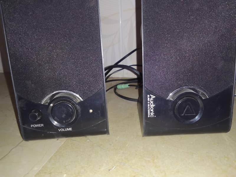 speakers 4