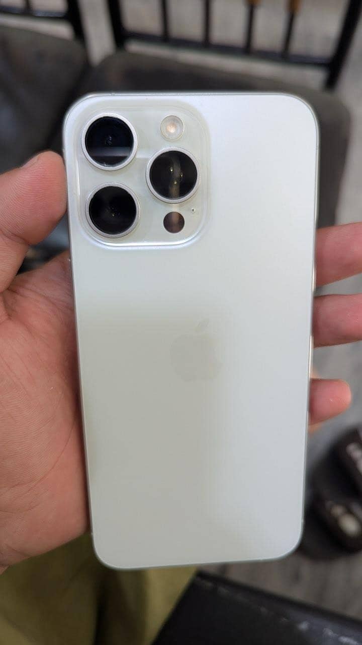 iPhone 15 pro max. JV 0