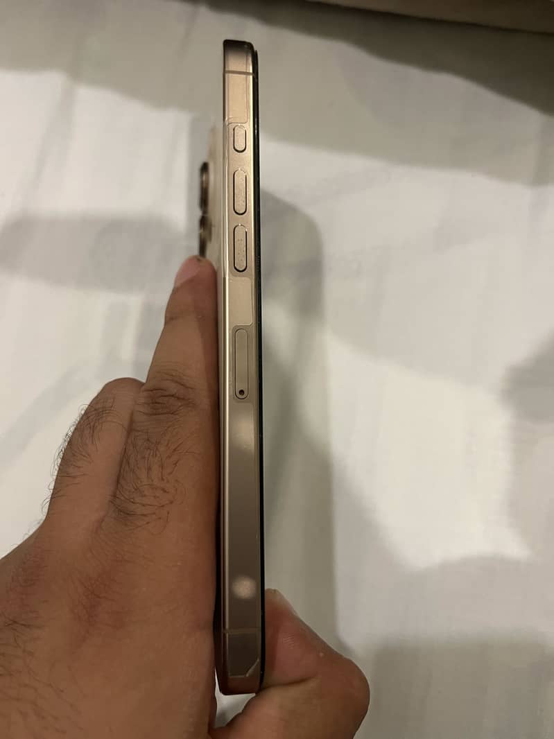 Apple iPhone 16 Pro Max 2