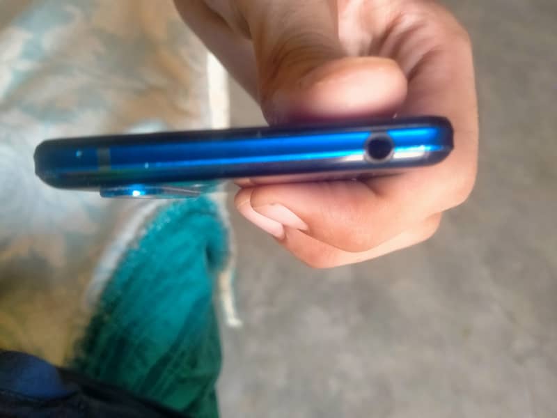 Sharp Aquos R5G 1