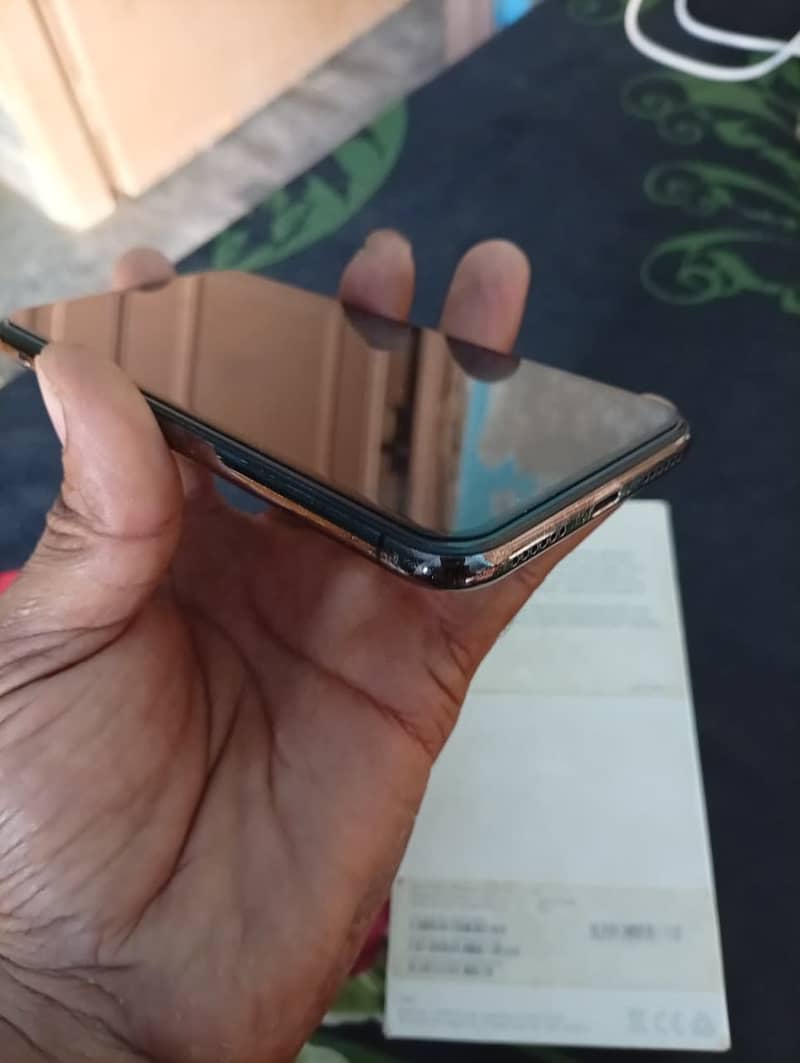 Apple iPhone X 3