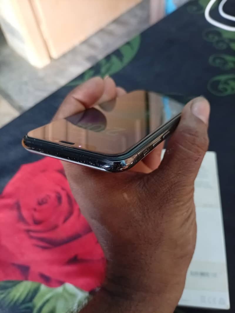 Apple iPhone X 5