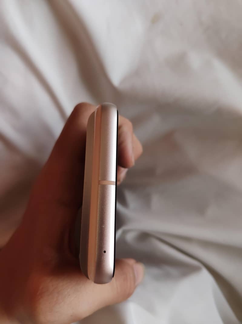 Google Pixel 8 4