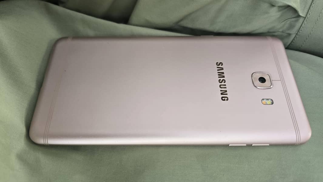 Samsung C9pro 3
