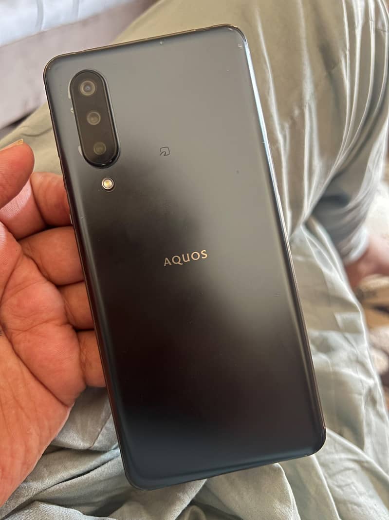 Sharp Aquos Zero 5g 1