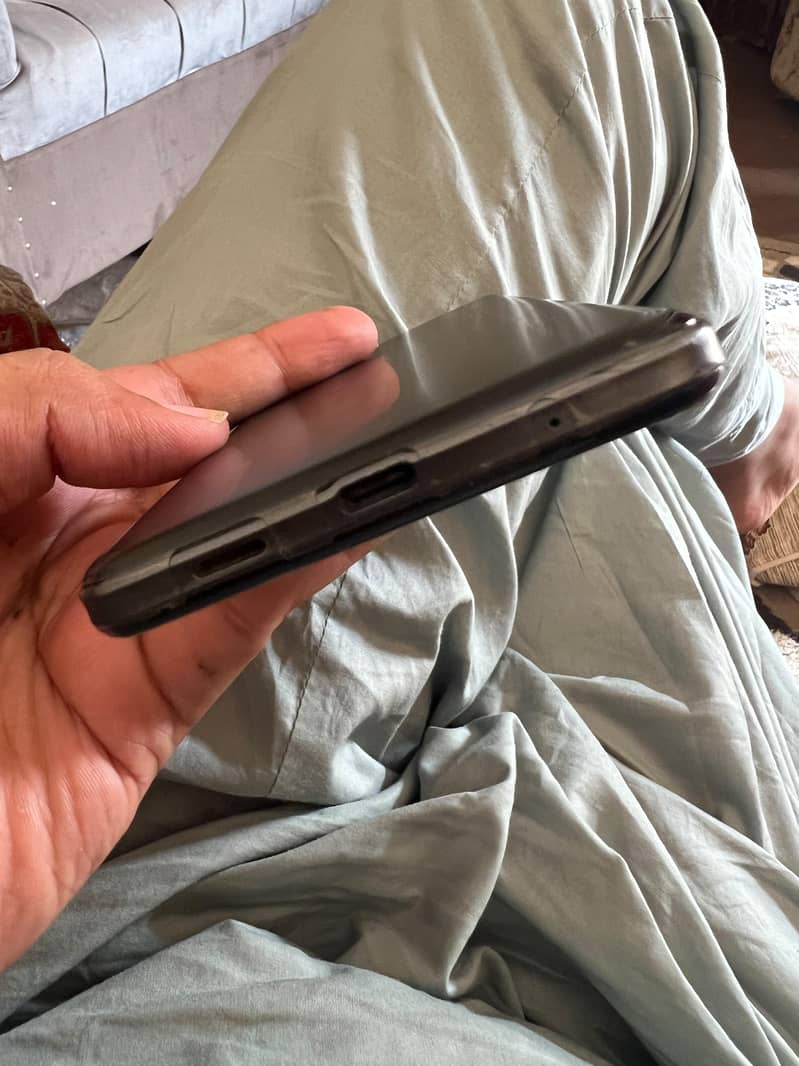 Sharp Aquos Zero 5g 2