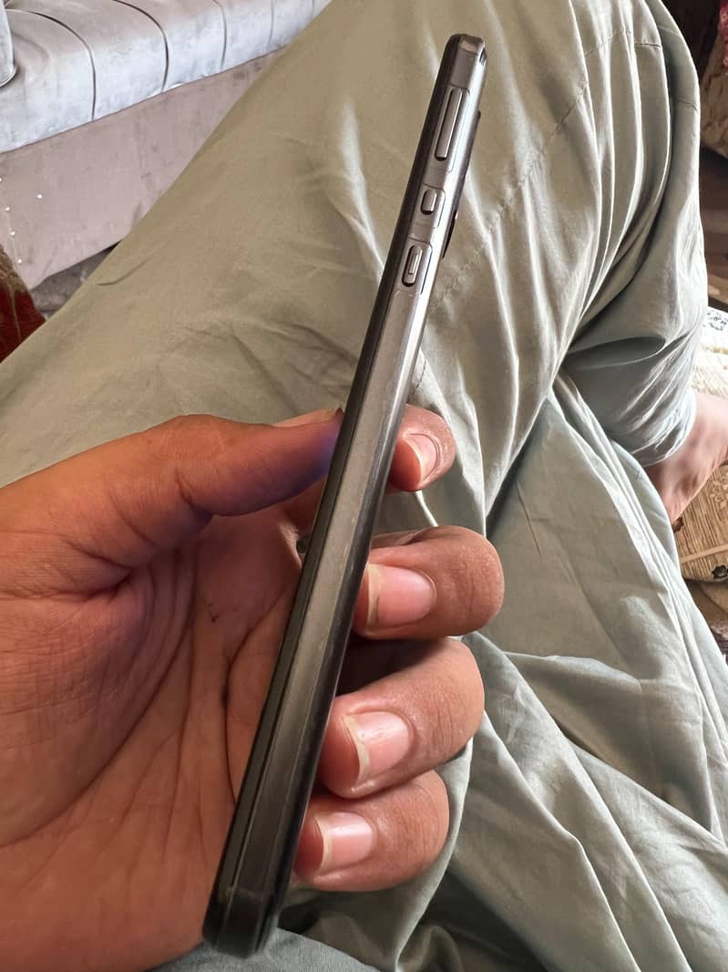 Sharp Aquos Zero 5g 4