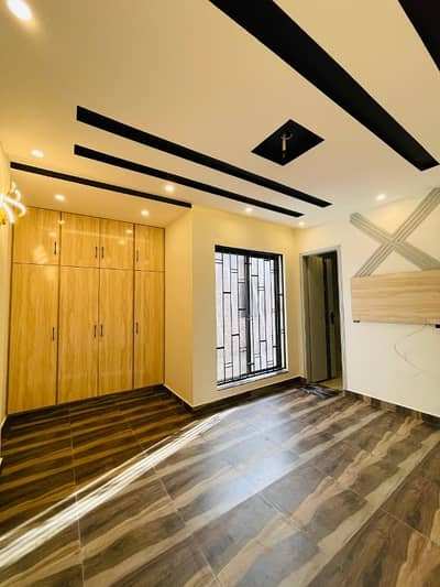 5 MARLA UPPER PORTION AVAILABLE FOR RENT