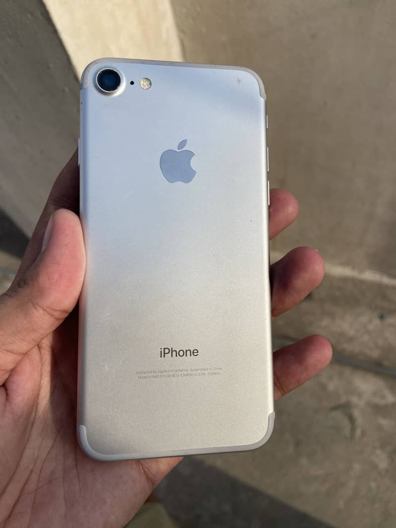 Apple iPhone 7 1