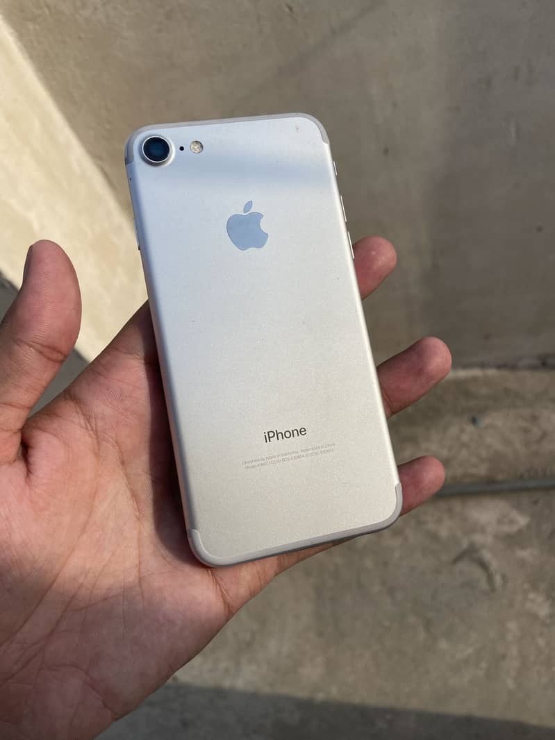 Apple iPhone 7 2