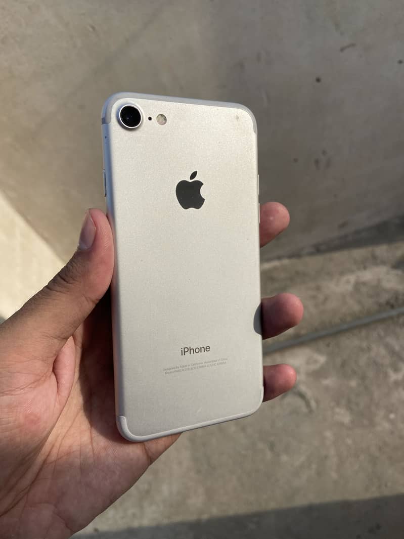 Apple iPhone 7 3
