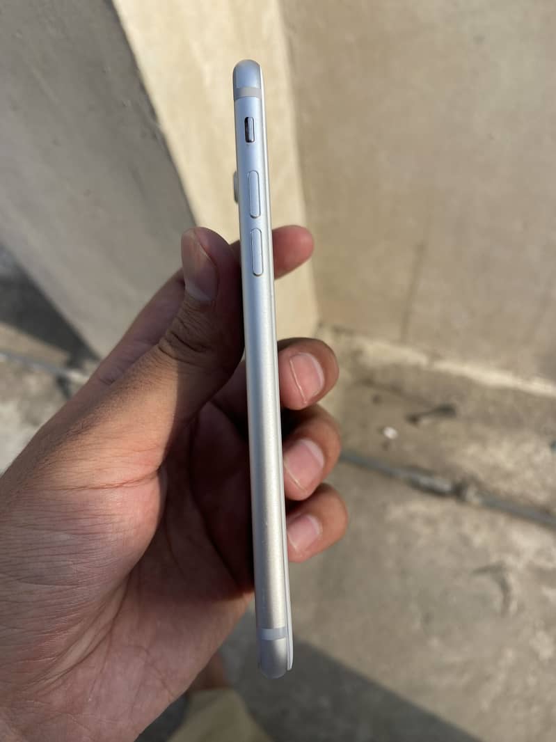 Apple iPhone 7 4
