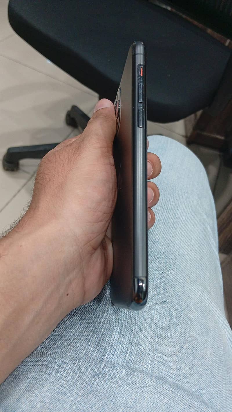 Apple iPhone 11 Pro 2