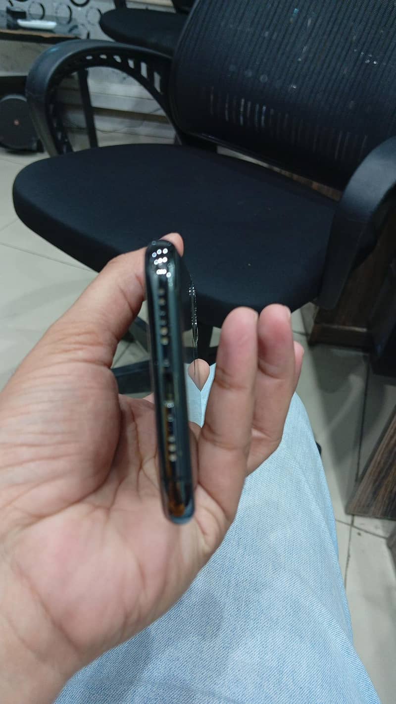 Apple iPhone 11 Pro 4