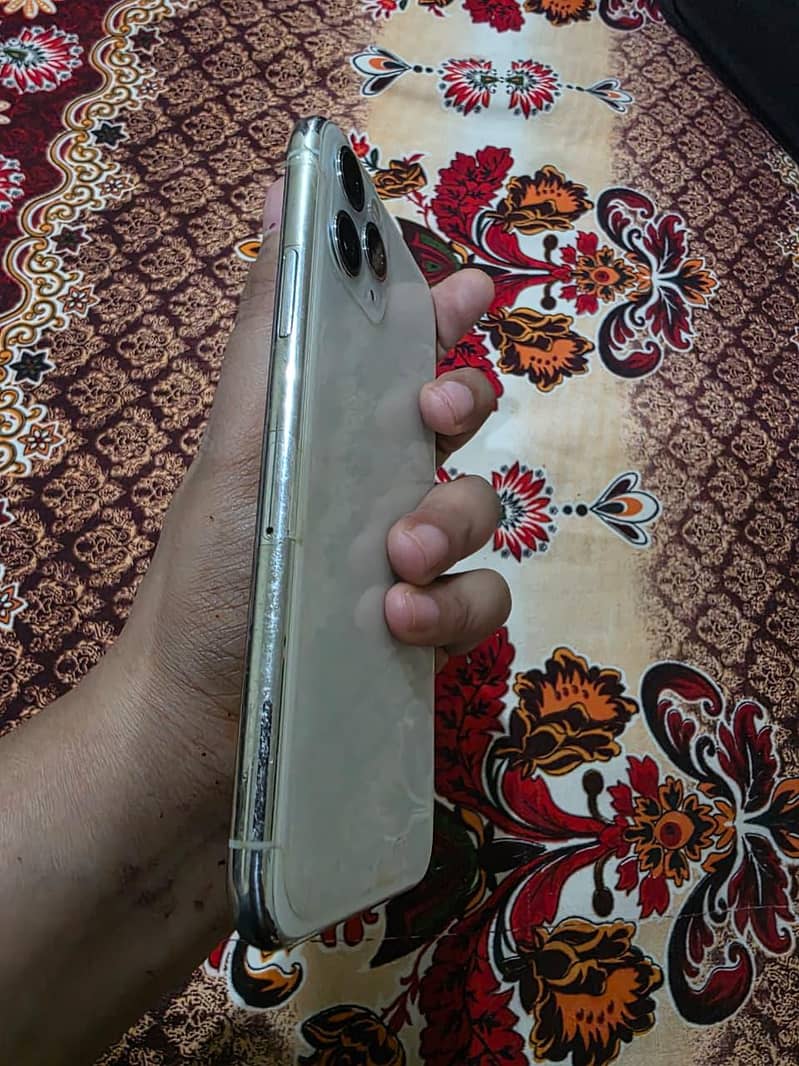 Apple iPhone 11 Pro 1