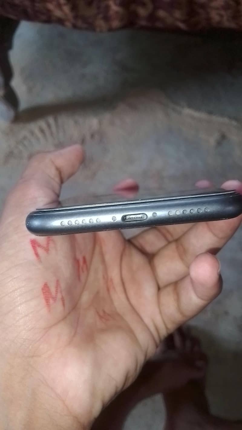 Apple iPhone 11 2