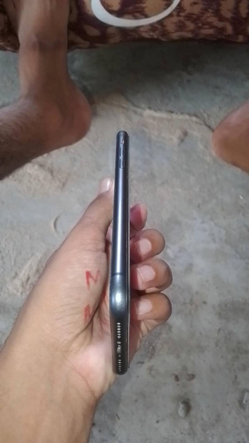 Apple iPhone 11 4
