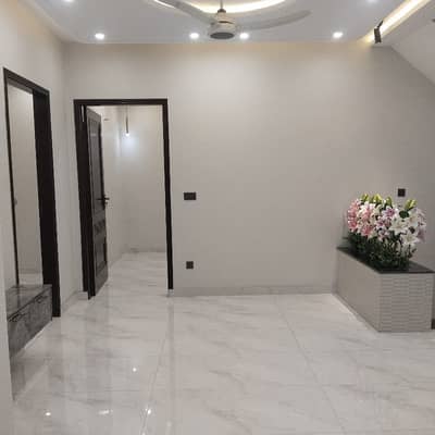 10 MARLA UPPER PORTION AVAILABLE FOR RENT