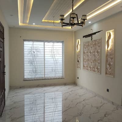 5 MARLA LUXURY BRAND NEW HOUSE AVAILABLE FOR RENT