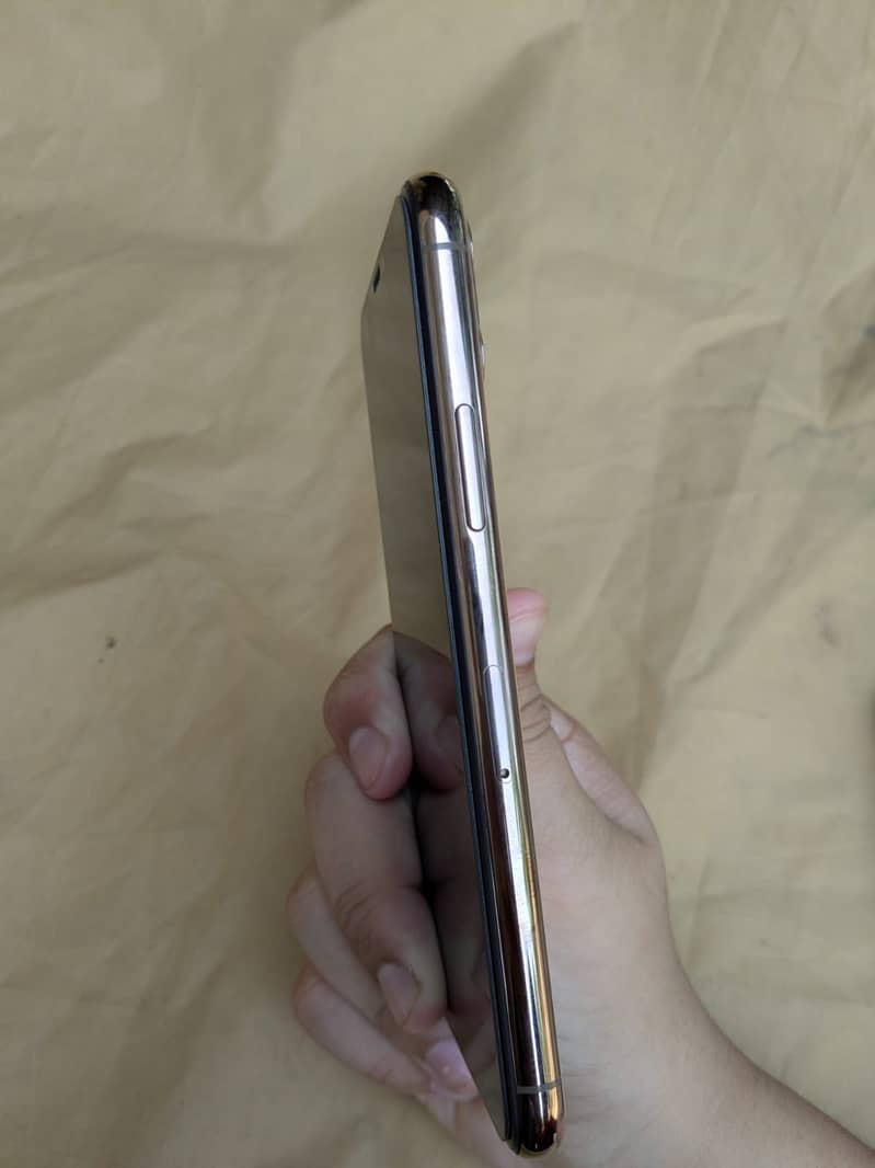 Apple iPhone 11 Pro 6