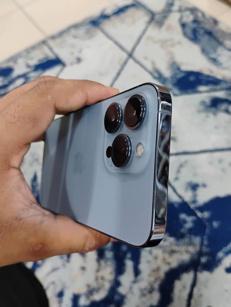 Apple iPhone 13 Pro 2