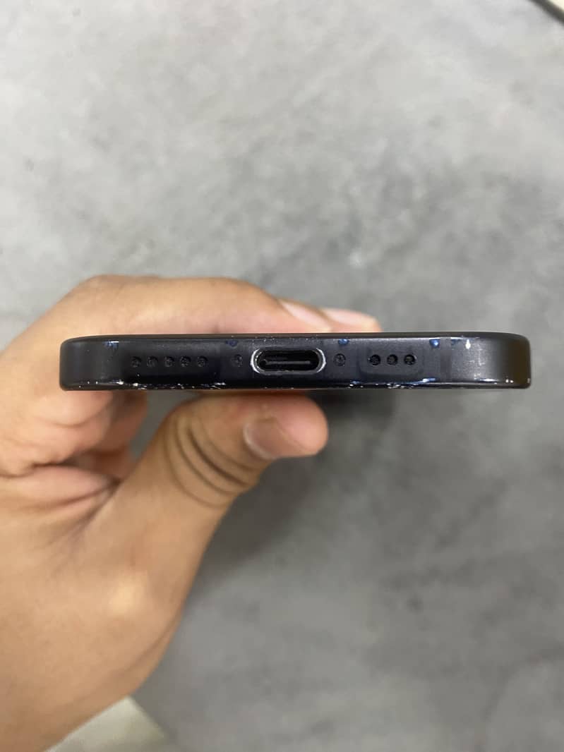 Apple iPhone 15 4