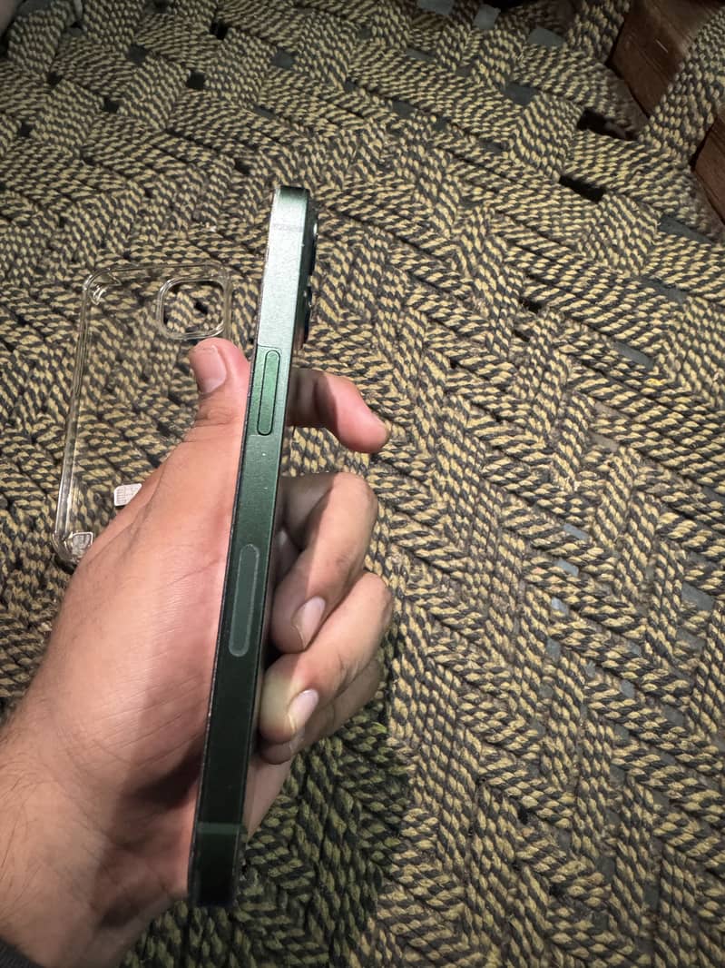 Apple iPhone 13 3
